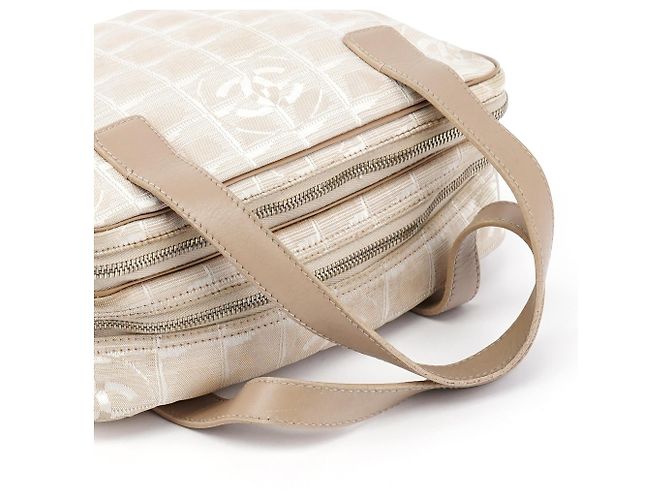 Chanel Borsa 2-Way trapuntata in nylon e pelle beige - vista 10