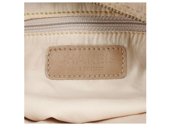 Chanel Borsa 2-Way trapuntata in nylon e pelle beige - vista 11