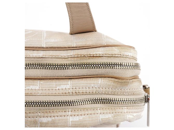 Chanel Borsa 2-Way trapuntata in nylon e pelle beige - vista 14