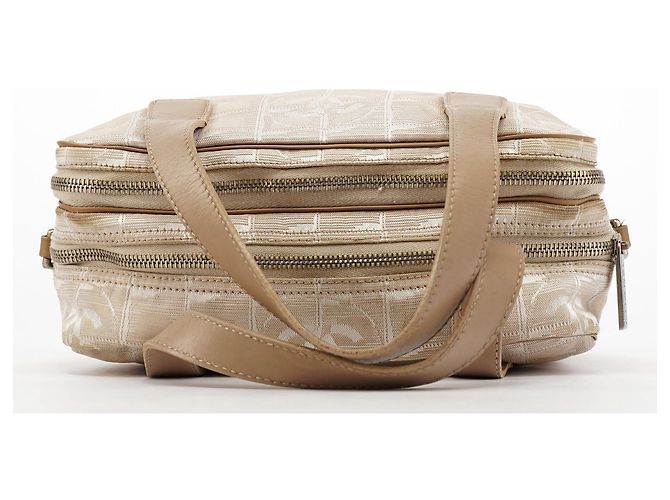 Chanel Borsa 2-Way trapuntata in nylon e pelle beige - vista 4