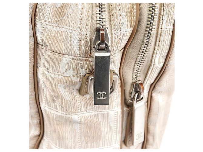 Chanel Borsa 2-Way trapuntata in nylon e pelle beige - vista 6