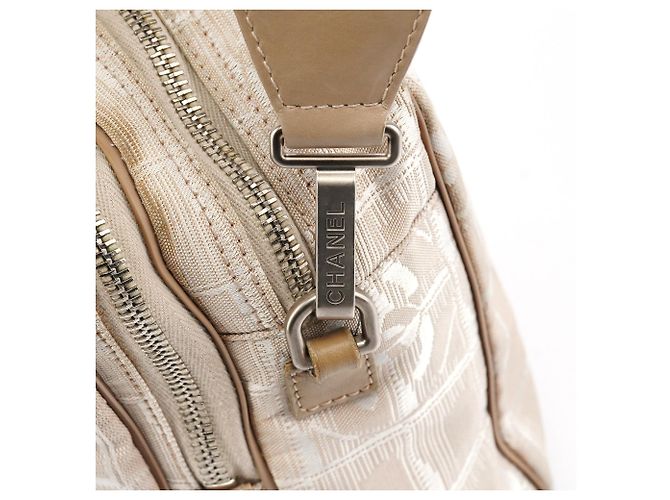 Chanel Borsa 2-Way trapuntata in nylon e pelle beige - vista 7
