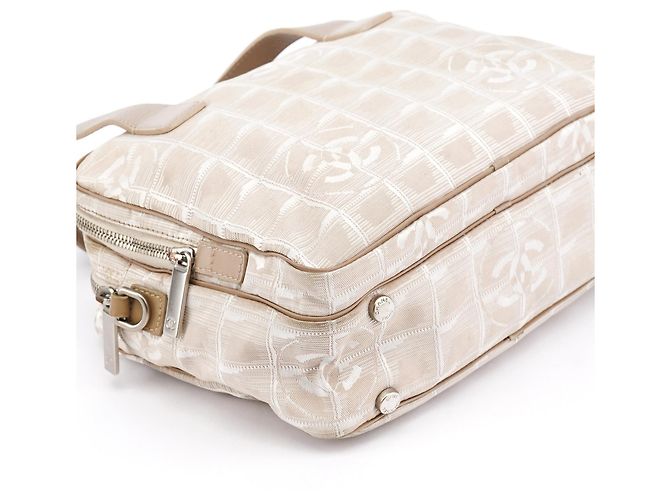 Chanel Borsa 2-Way trapuntata in nylon e pelle beige - vista 8