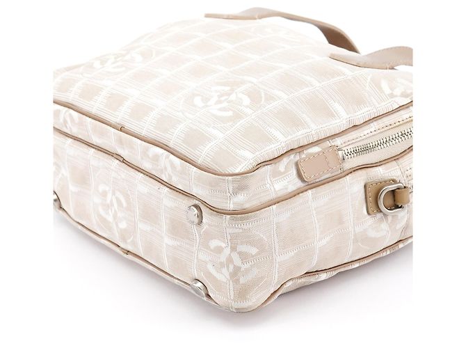 Chanel Borsa 2-Way trapuntata in nylon e pelle beige - vista 9