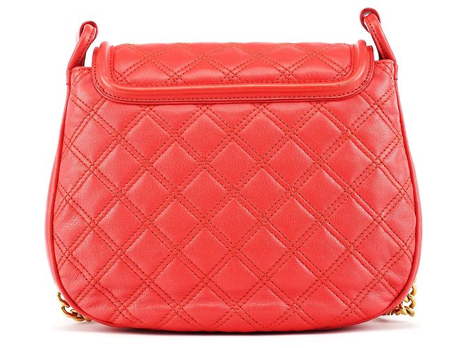 Marc Jacobs Bolsa Crossbody de Couro Matelassado Vermelha com Fivela e Corrente - vista 3