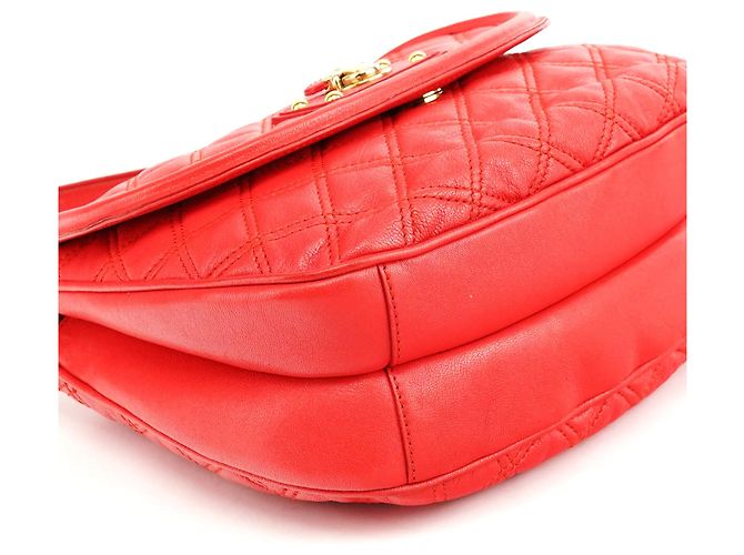 Marc Jacobs Bolsa Crossbody de Couro Matelassado Vermelha com Fivela e Corrente - vista 7