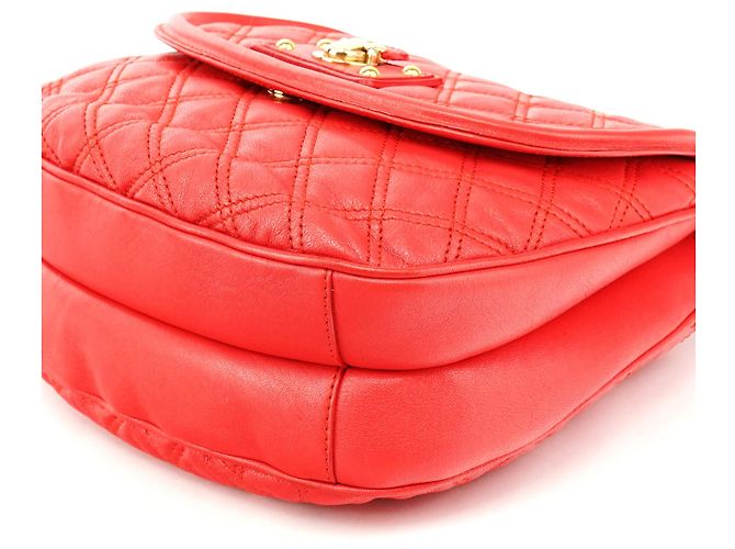 Marc Jacobs Bolsa Crossbody de Couro Matelassado Vermelha com Fivela e Corrente - vista 8