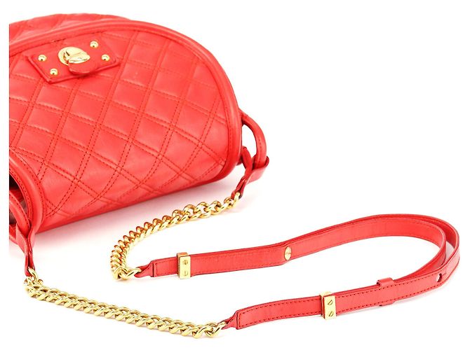 Marc Jacobs Bolsa Crossbody de Couro Matelassado Vermelha com Fivela e Corrente - vista 9