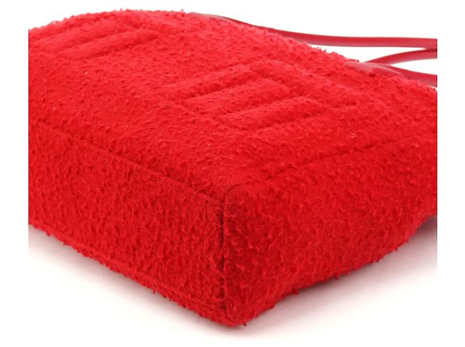 Miu Miu Shopper-Bag aus roter Bouclé-Wolle mit Gummigriffen - Ansicht 9