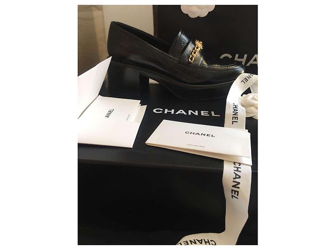 Mocassini Chanel in pelle nera con catena - vista 4