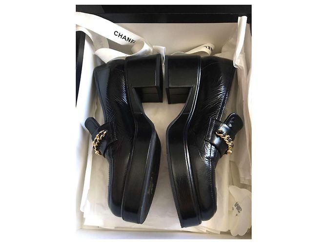 Mocassini Chanel in pelle nera con catena - vista 5