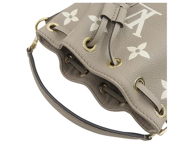 Borsa Louis Vuitton Bicolor Monogram Empreinte Nano Noe - vista 5