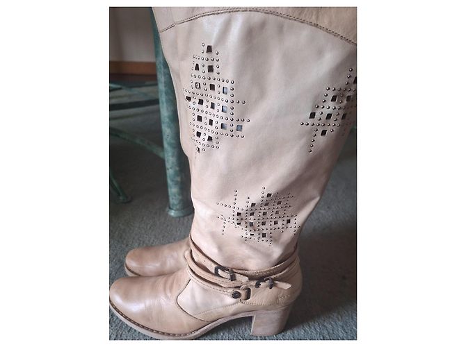 Autre Marque Nero Giardini Botas Altas de Cuero Beige con Tachuelas - vista 5