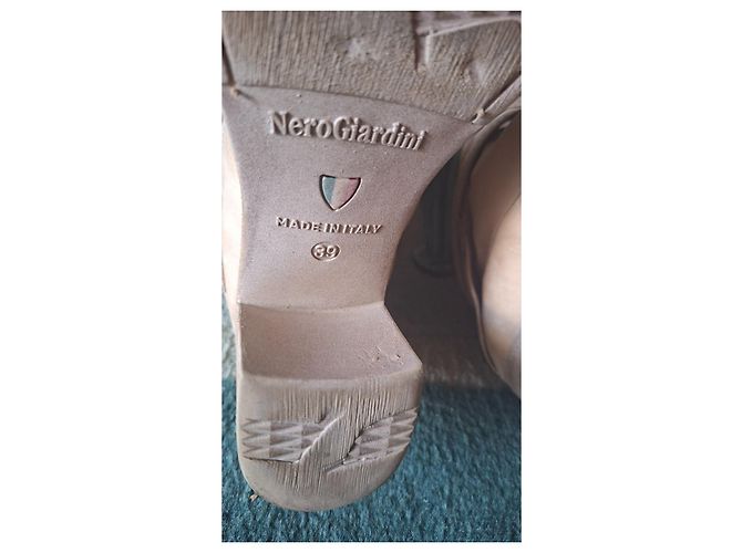 Autre Marque Nero Giardini Botas Altas de Cuero Beige con Tachuelas - vista 8