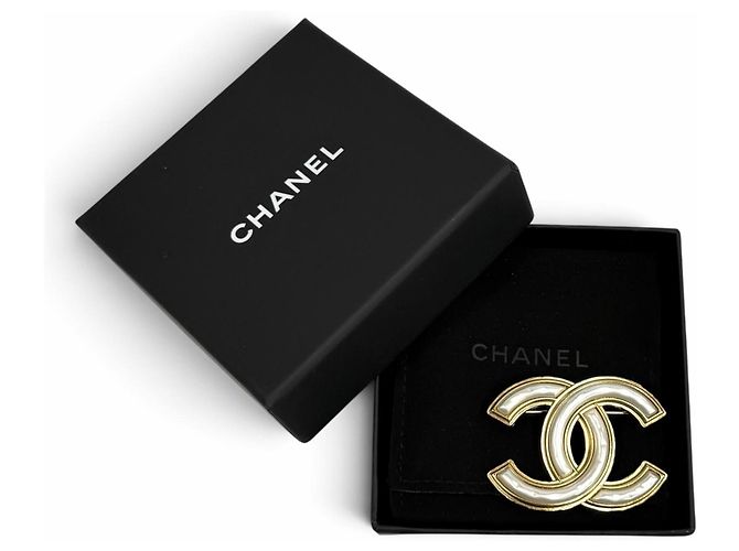 Spilla Chanel A22A Coco Mark Eco-Pearl - vista 2