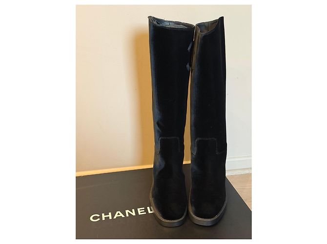 Botas altas Chanel en terciopelo negro - vista 3