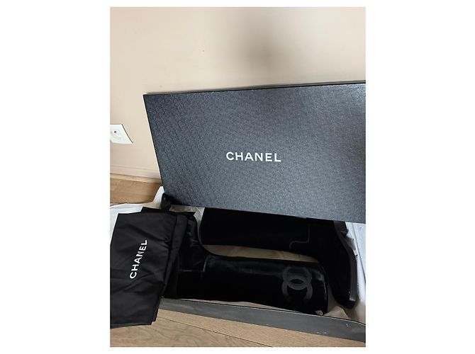 Botas altas Chanel en terciopelo negro - vista 5