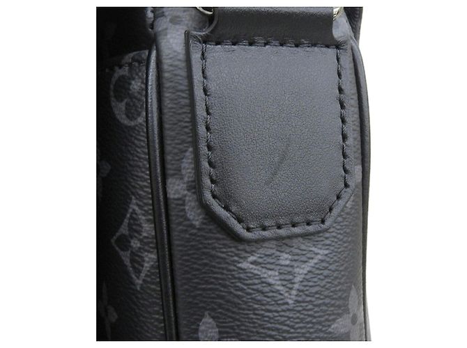 Louis Vuitton Monogram Eclipse District PM NV3 M46255 Borsa a tracolla - vista 4