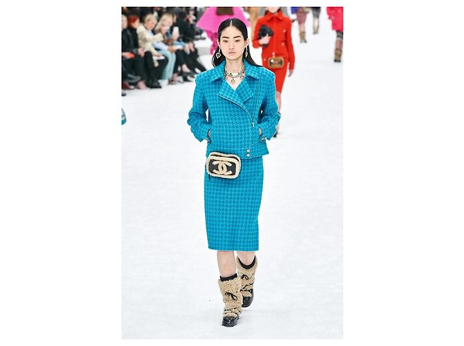 Chanel Fall/Winter 2019-20 Runway Look 43 Tweed Biker Jacket - view 8