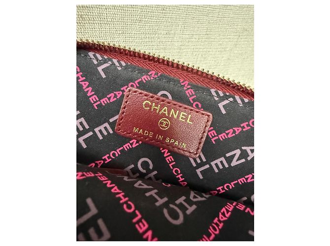 Chanel Monedero acolchado CC en piel caviar burdeos - vista 10