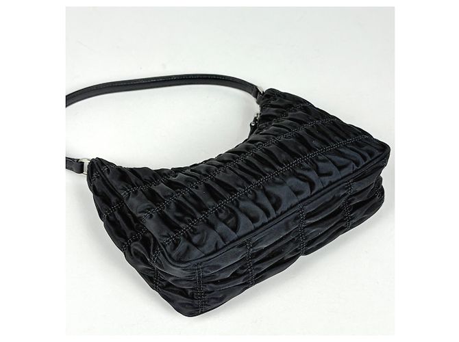 Borsa a mano Prada da donna in nero - vista 2