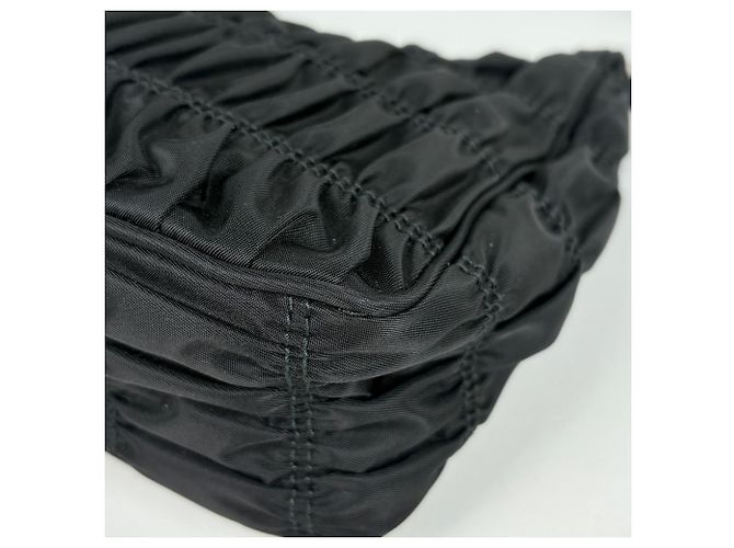 Borsa a mano Prada da donna in nero - vista 3