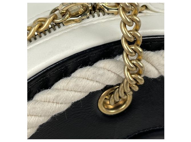 Borsa a spalla Chanel in pelle Matelassé - vista 5