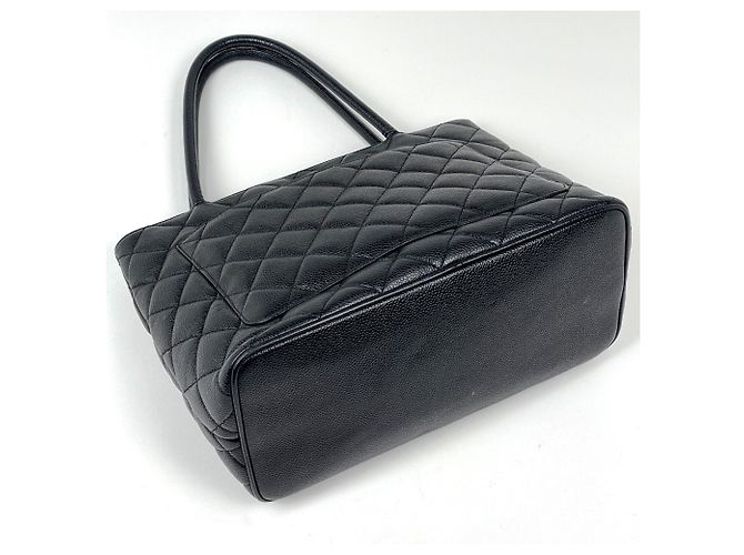 Borsa Tote Chanel Reissue in pelle di vitello granulata nera - vista 2