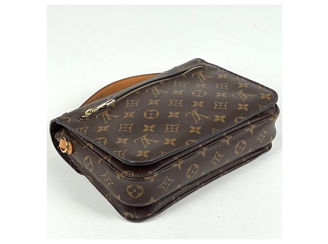 Borsa Louis Vuitton Pochette Metis MM - vista 2