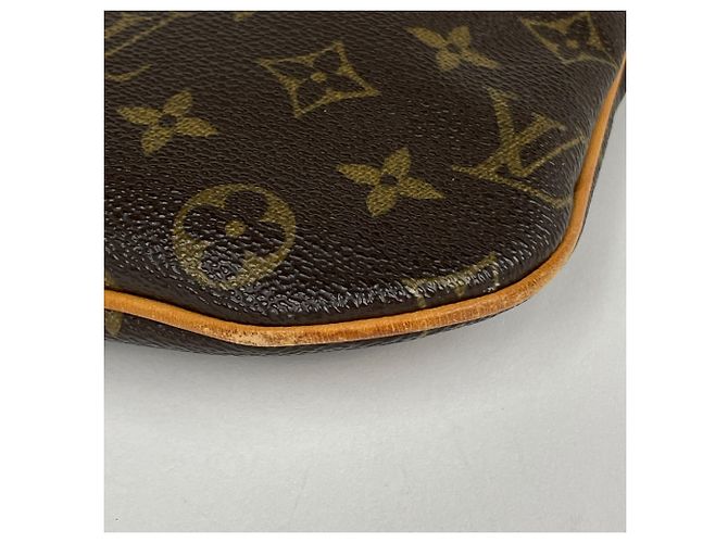 Louis Vuitton Pochette Bosphore Shoulder Bag - vista 3