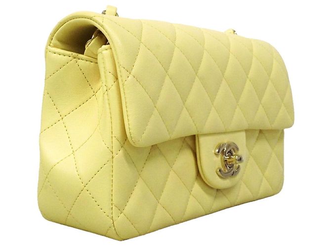 Borsa a tracolla Mini Matelassé con catena Chanel - vista 2