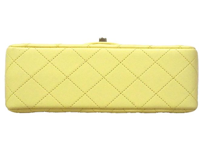 Borsa a tracolla Mini Matelassé con catena Chanel - vista 3