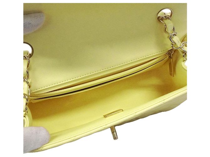 Borsa a tracolla Mini Matelassé con catena Chanel - vista 4