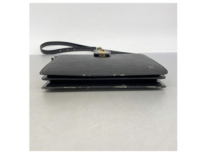 Borsa a tracolla Louis Vuitton Epi Capucines M52342 Noir - vista 3
