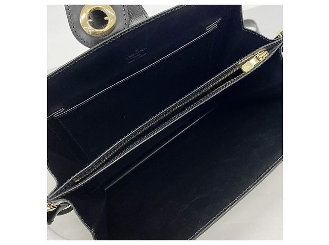 Borsa a tracolla Louis Vuitton Epi Capucines M52342 Noir - vista 4
