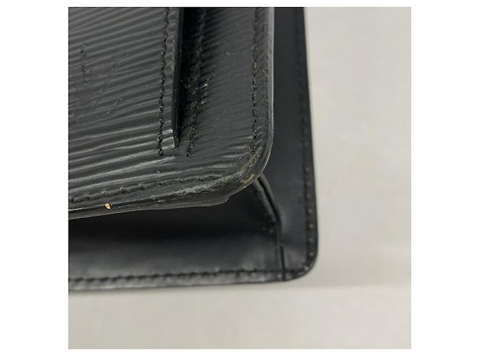 Pochette Louis Vuitton en cuir Epi - vue 8