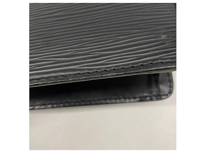 Pochette Louis Vuitton en cuir Epi - vue 9