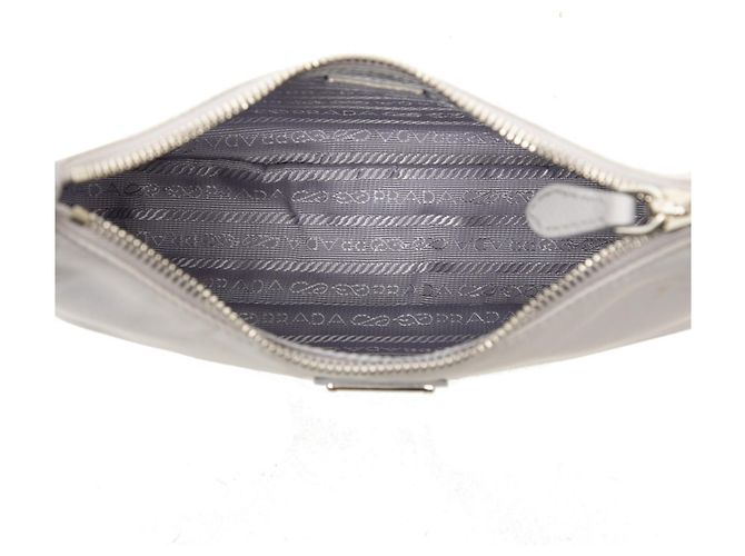 Borsa a tracolla Prada Re-Edition 2005 con placca logo triangolare - vista 4
