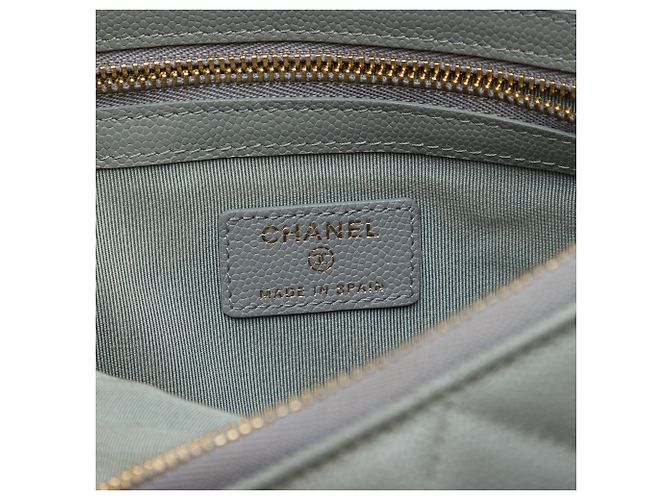 Clutch Chanel Gray Medium Quilted Caviar O Case - vista 5