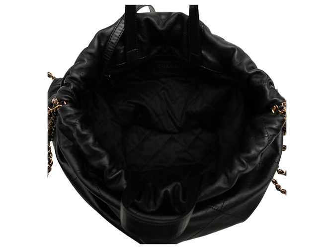 Chanel 22 Rucksack aus glänzendem gestepptem Kalbsleder Schwarz Large - Ansicht 4