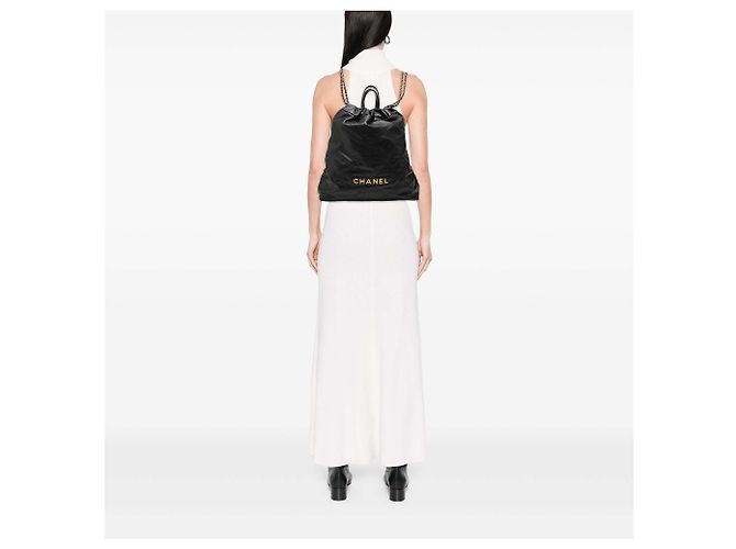 Chanel 22 Rucksack aus glänzendem gestepptem Kalbsleder Schwarz Large - Ansicht 6