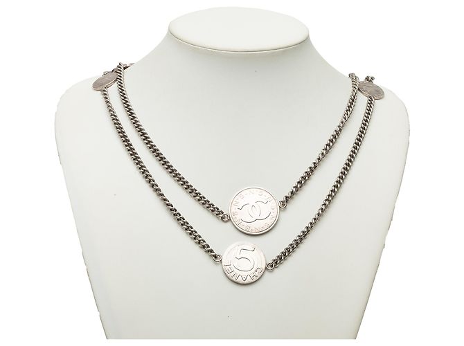 Collana lunga a catena con monete in ottone CC argentato Chanel - vista 6