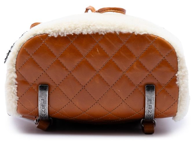 Zaino Mountain Chanel piccolo in shearling e vitello lucido marrone - vista 3