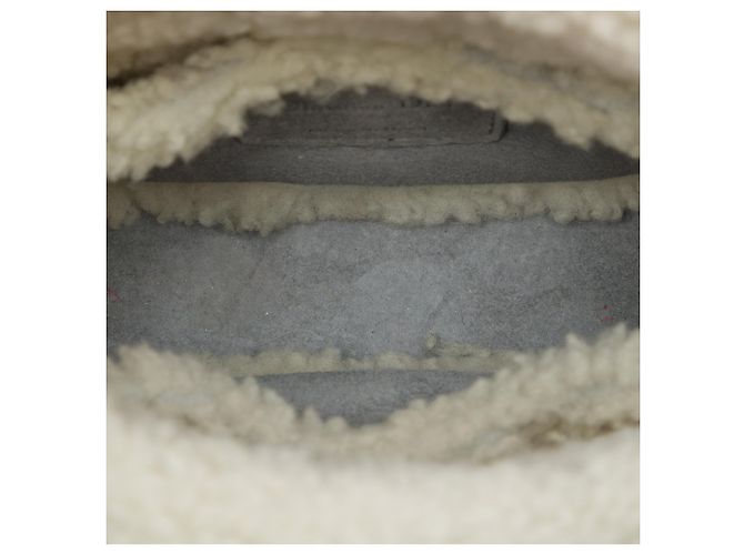 Mini Lady Dior in camoscio Cannage grigio con bordino in shearling - vista 4