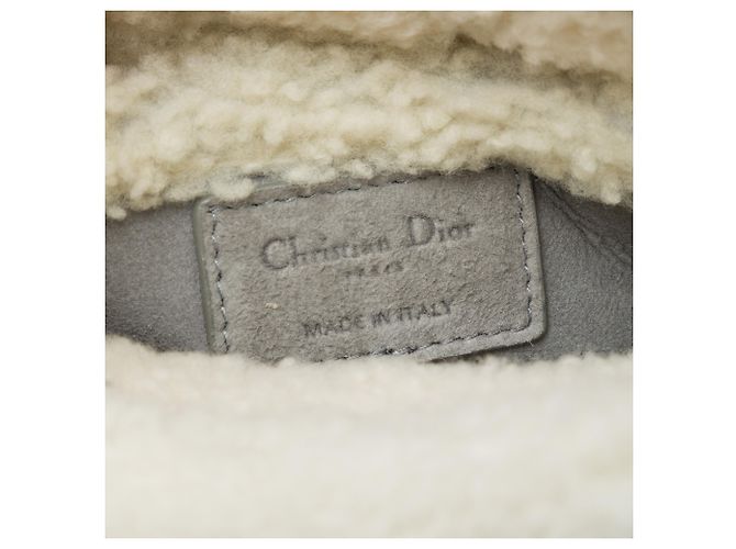 Mini Lady Dior in camoscio Cannage grigio con bordino in shearling - vista 5