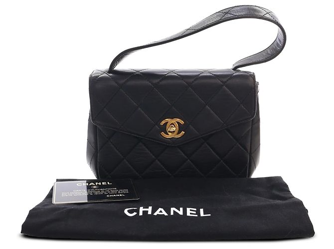 Chanel Black Quilted Lambskin Top Handle Envelope Flap - vista 4
