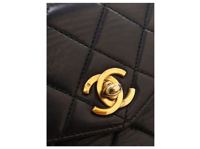 Chanel Black Quilted Lambskin Top Handle Envelope Flap - vista 8