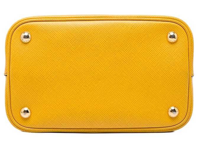 Borsa bucket Prada Yellow Medium Saffiano Cuir Panier - vista 3