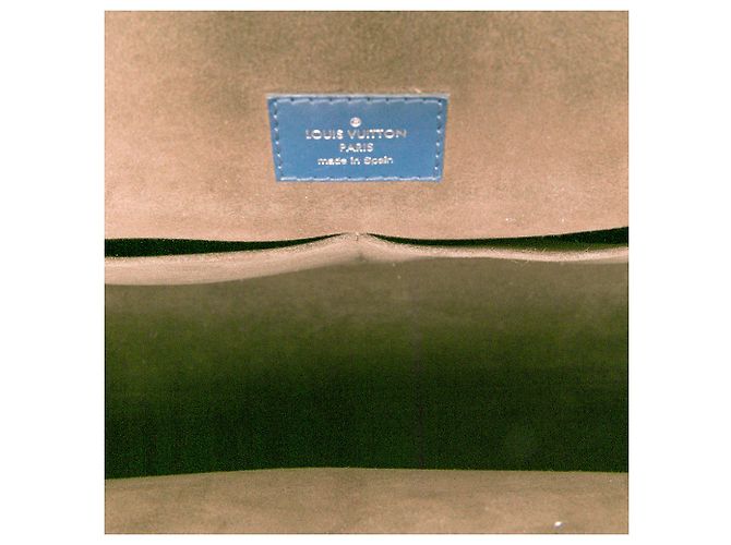 Louis Vuitton Blue Epi Cluny MM - vista 4