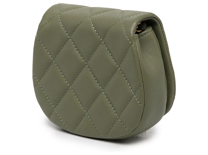Clutch Chanel Coco Mail Mini em pele de bezerro acolchoada verde com corrente - vista 2